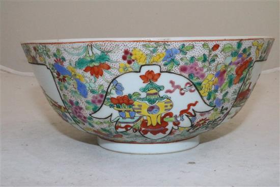 A Chinese famille rose millefleur bowl, late 19th/early 20th century, 20.5cm